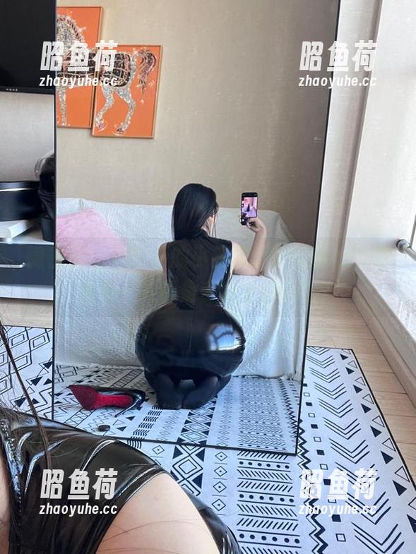 微密圈 - 120斤的小王同学咀嚼甜心，写真每一张都是舌尖上的诱惑？