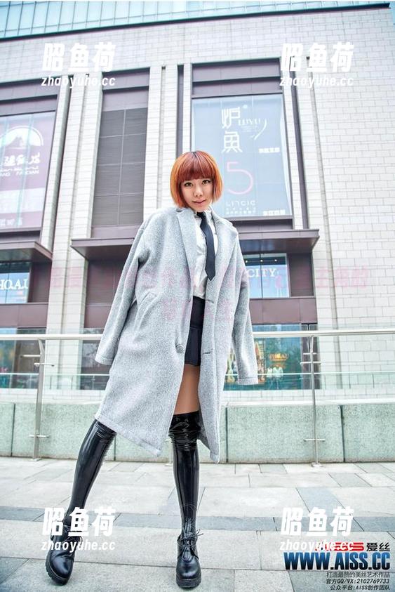 小路漫步的爱丝作品，假装自己是主角的写真人生