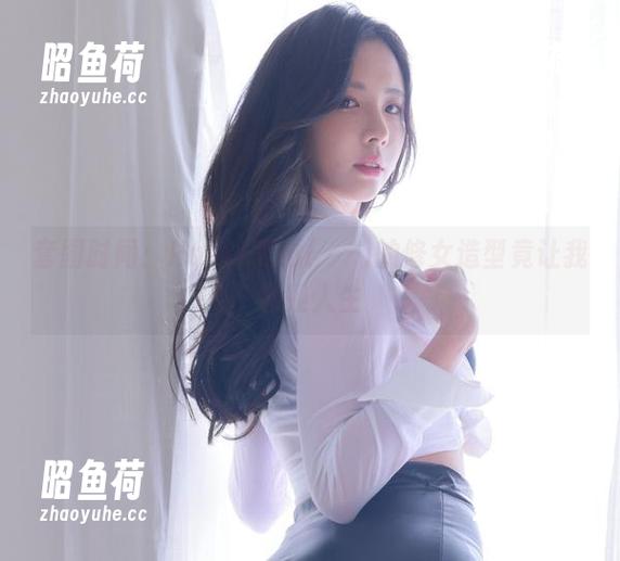套图时间：Habin夏彬(하빈)的修女造型竟让我怀疑人生