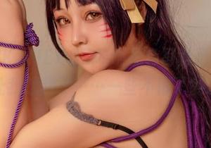 又一波KANEKO_咔喵黑色写真更新，这色调让我想起了……一些不得了的东西！