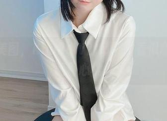 精选美图，KuukoW的吊带，看似随意却藏着心机。