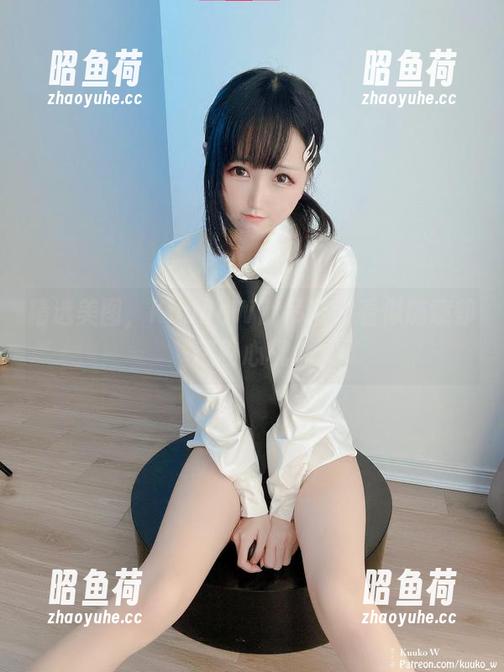精选美图，KuukoW的吊带，看似随意却藏着心机。