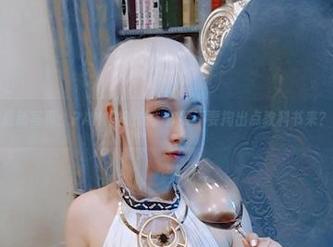 最新写真：PAKI酱班长，你要不要掏出点教科书来？