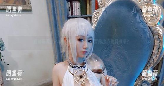 最新写真：PAKI酱班长，你要不要掏出点教科书来？