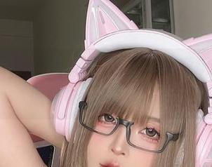 哈哈，Sayo Momo的套图让我意识到，自拍原来也可以这样萌！