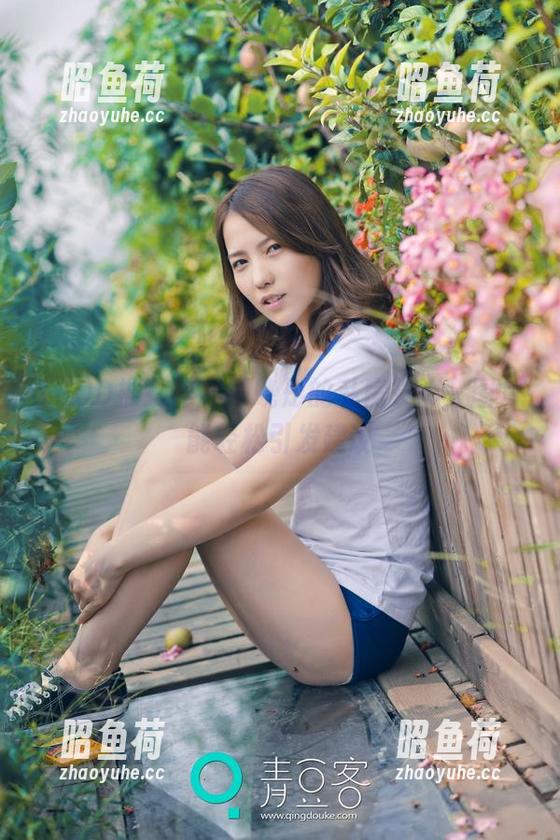 TGOD推女神-谭晓彤 TGOD推女神 - 谭晓彤的私房长腿,图片能轻松引发建议