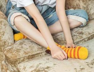 TouTiao头条女神 - 信悦儿的豹纹美腿在线发光，原图在哪儿？快来找呀！