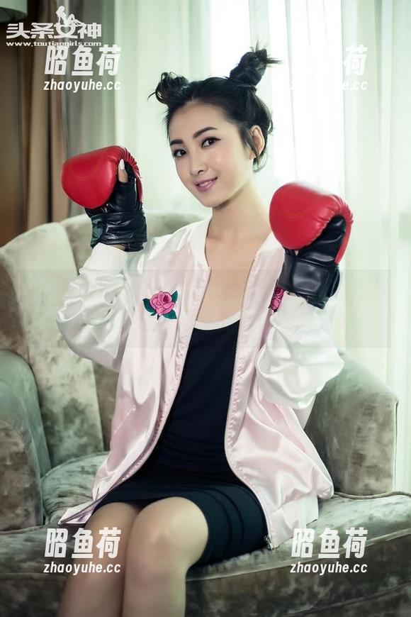 TouTiao头条女神 - 妹妹与李丽莎的定制作品碰撞，别样的火花四溅。