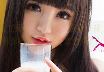 UGirls尤果网 - 有没有人跟我一样，是看着郭婉祈的短裙全套走神了？