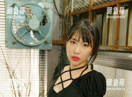 原图与套图之间的Uhye(이유혜)花嫁：一个浑浑噩噩的梦，伴随着悠扬的心事。