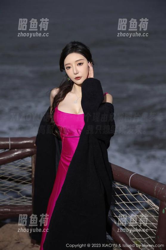 XIAOYU语画界 - 找个理由欣赏图片里梦心玥的高跟鞋定制，我只想继续发呆。