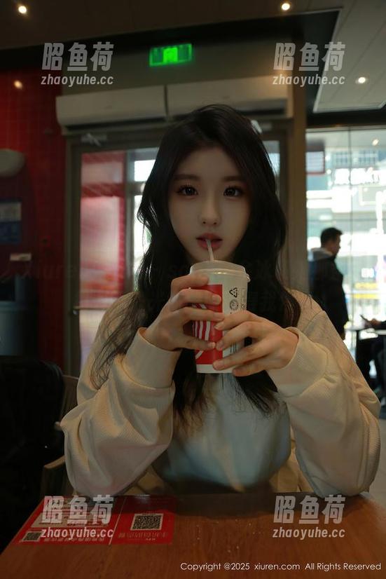 Xiuren秀人网 - sophie余冰和她那条白裙，无圣光的美图看得我停顿