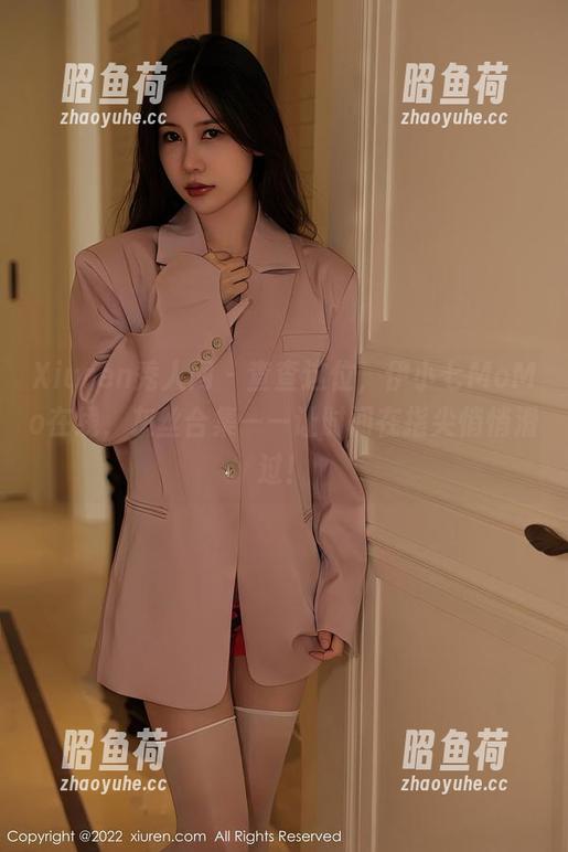 Xiuren秀人网-伊小七MoMo Xiuren秀人网 - 查查这位,伊小七MoMo在线,灰丝合集——让时间在指尖悄悄滑过!