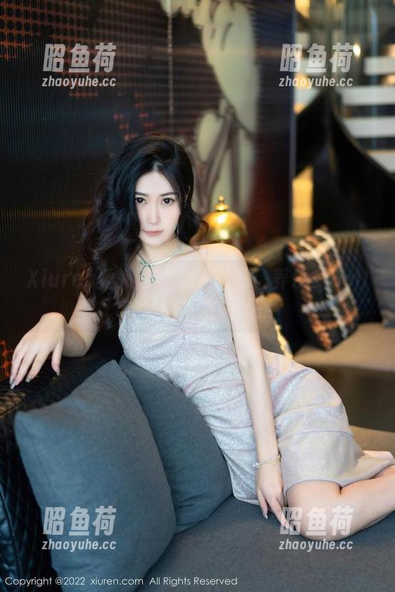 Xiuren秀人网 - 私人画廊：养乐多Doll的私房与她的美足