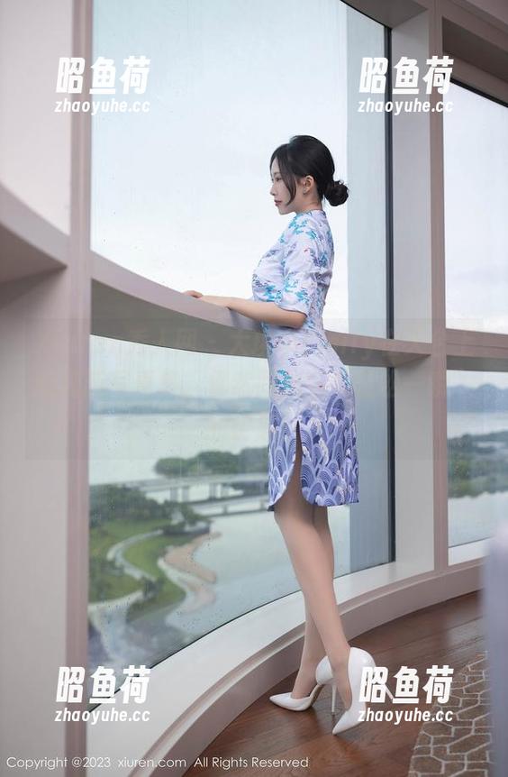 Xiuren秀人网 - 大琪琪Emily在天台上的最新写真集，偶然间找到“轻松一瞬”的钥匙！