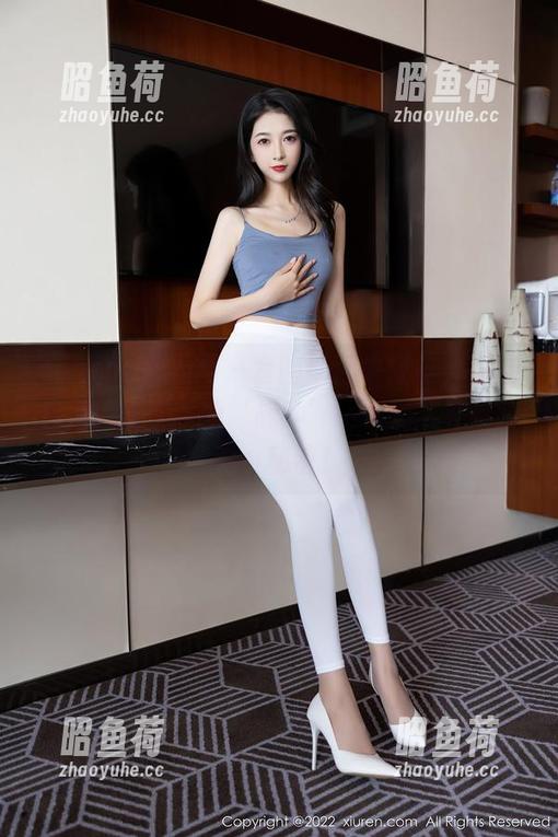 Xiuren秀人网 - 套图看起来轻松，私拍却是一场衣服的‘战斗’——奶芙乔乔附赠小秘诀！