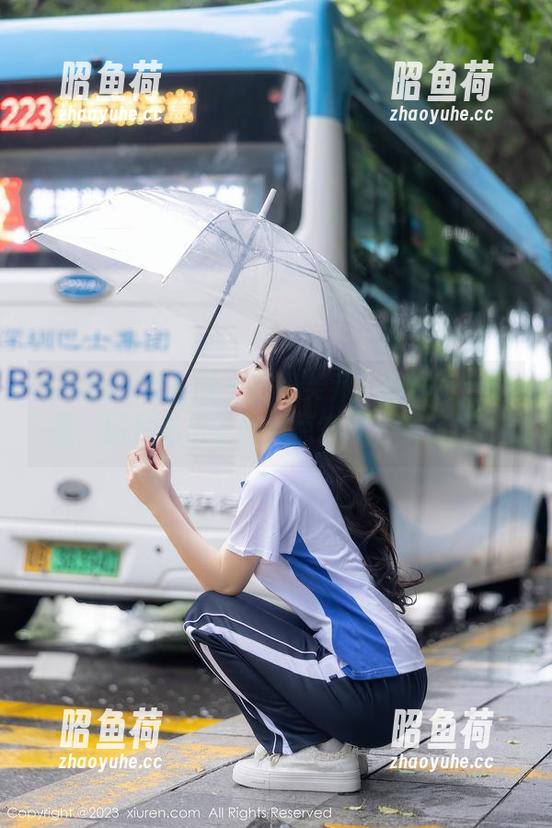 Xiuren秀人网 - 在奶芙乔乔的居家合集里，图片抛出了一点点态度，很轻松。