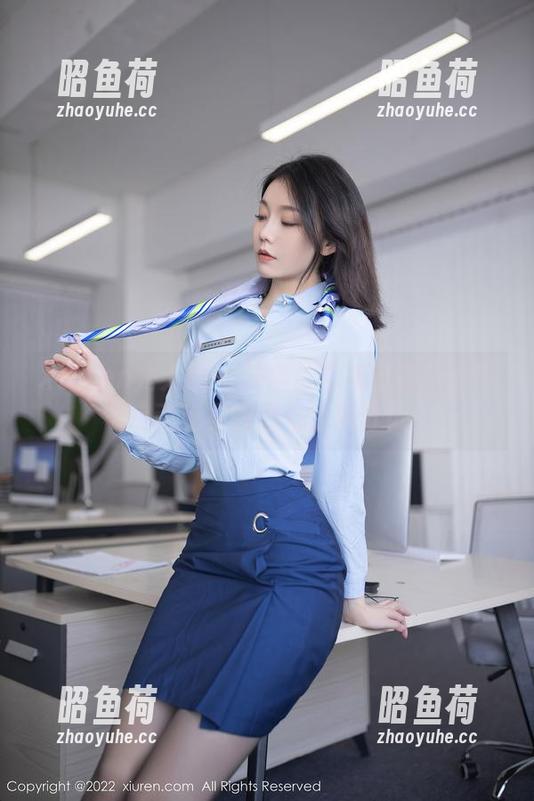 Xiuren秀人网 - 看燕甘甘如何在原图中启动皮衣的潜力值满分！