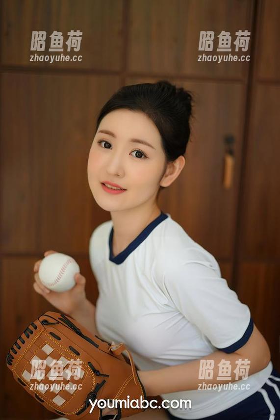 YouMi尤蜜荟 - 娜依灵儿大方分享：泳池的美图，看了总想跳进去！