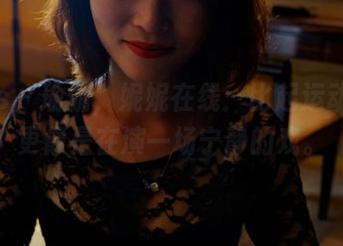 pans - 瑜伽，妮妮在线：比起运动，她更像是在演一场宁静的戏。