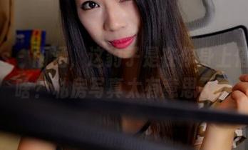 pans - 雨涵，这豹子是在你身上借光了啥？私房写真太有意思了。