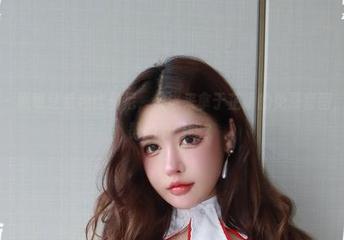 微密圈 - 瞧瞧这紫色比基尼，快进来拿于芷晴的免费套图，要涨姿势的节奏吗？