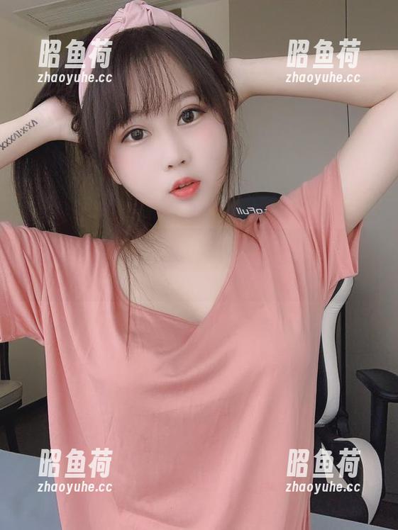 照片集中营：依依超级懒与棉袜的温柔对话。