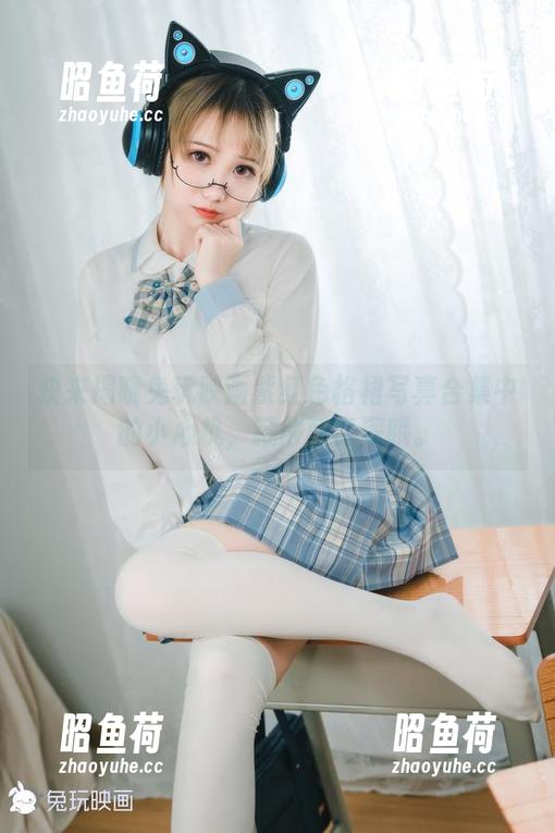 快来揭晓兔玩映画紫红色格裙写真合集中的小心机，藏得可真深哦。