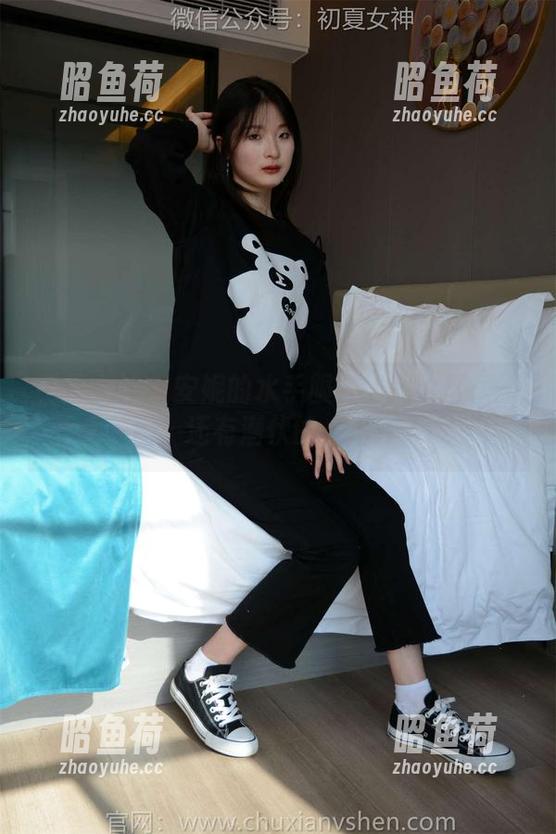 初夏女神-安妮 初夏女神 - 安妮的水手服在线评论区:不止是美图,还有潜伏的‘海洋人设’!