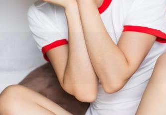 头条女神 - 图片里的火儿，短裤是否能满足我的求知欲？全套上线！