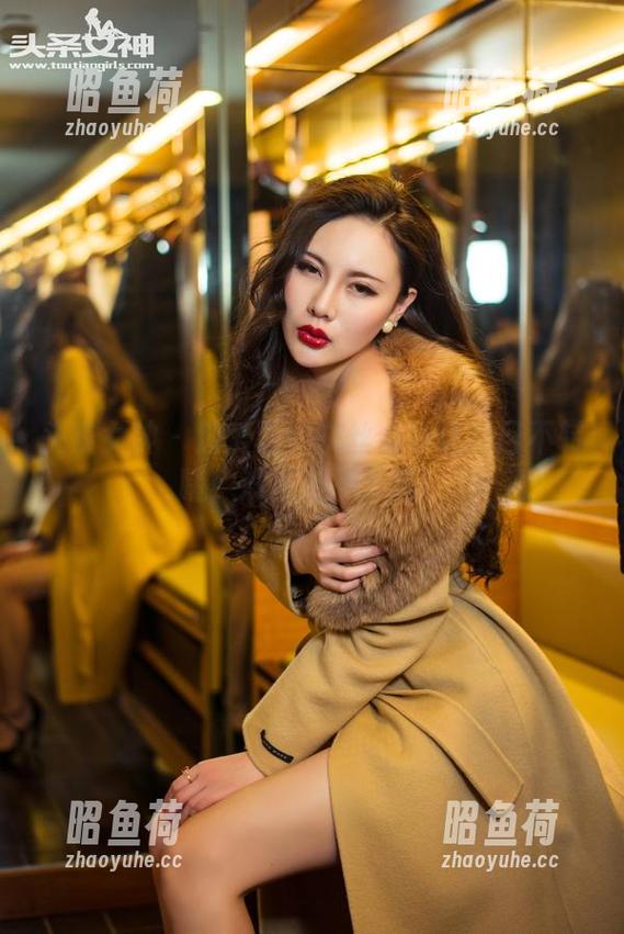 头条女神-迪爱儿 头条女神 - 迪爱儿的灰丝合集让我目不转睛,没理由不下载!