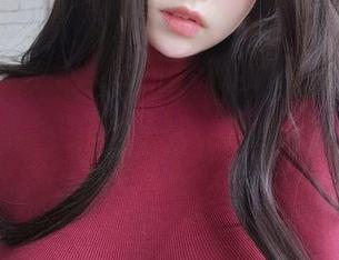 高清原图：女主K的礼服，轻松惊艳全场。