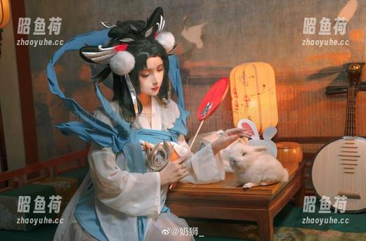 奶狮不咬人 奶狮不咬人的套装合集,像是一场无形的变换秀