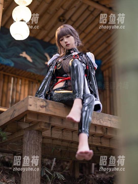 小仓千代w的裤里丝，你以为是走错片场的cos吗？
