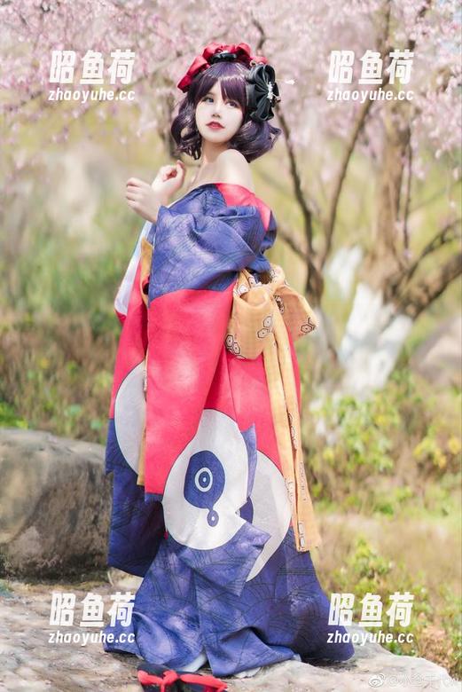 最新套图来啦！小仓千代w在路易九世礼服中优雅得像个古代WiFi密码！