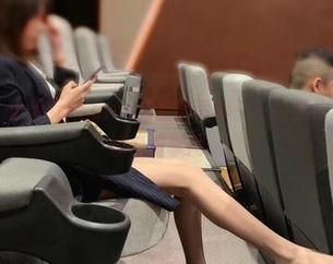 微密圈 - 小仙女ELaine白丝的写真——只要你点开，就能免费享用。