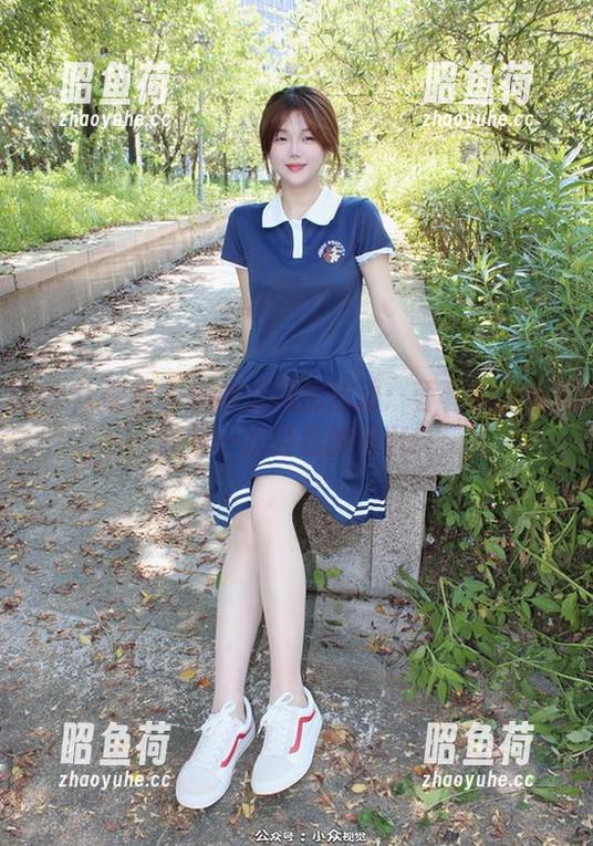 小众视觉 - 短裙之间的流动：蓉蓉的合集就像一次轻松的闲逛！
