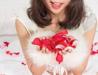 尤果网 - 无圣光照耀下的田慕儿美图，脚步轻盈却又暗藏玄机。