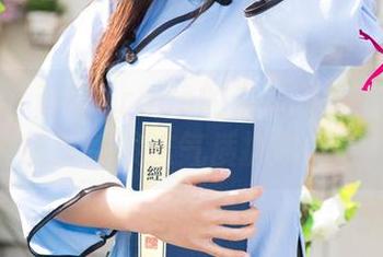 尤果网 - 郝晴Grace的空姐写真！你我在线里都被这气质抓住了。