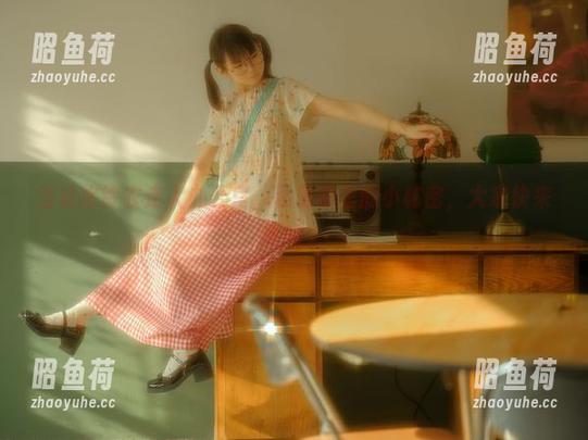 当幼水铃衣走入办公室，私房照里的小秘密，大家快来瞧瞧？