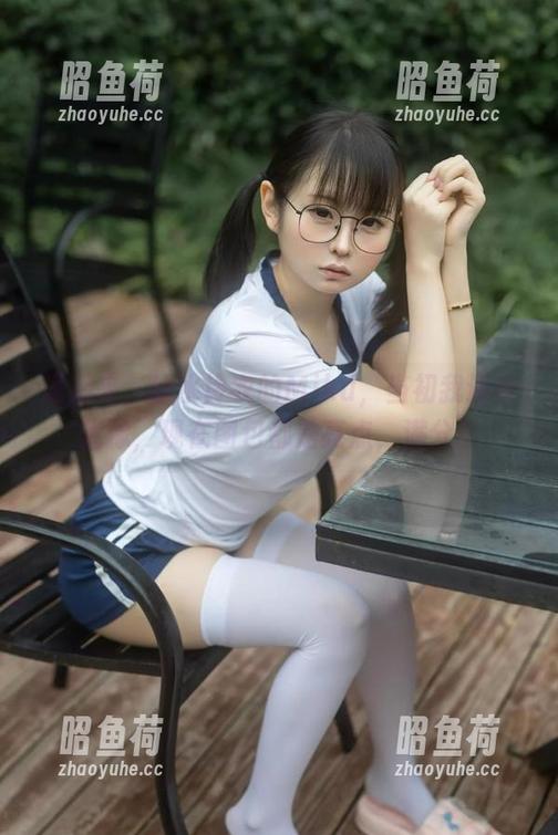 说起来，幼水铃衣的Miku，当初我还在犹豫，现在图包都是亮点，满分！