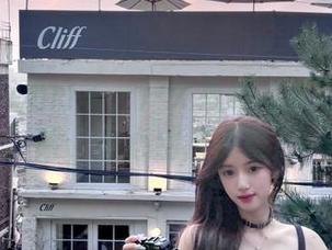 怡子yiii出门了，户外福利写真带点小危险，小心别被美晕！