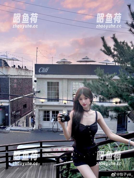 怡子yiii出门了，户外福利写真带点小危险，小心别被美晕！