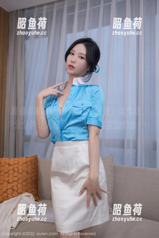 观看抖娘利世的“女巫”图包，这气场，分分钟让人想要来一场跨时空的约会！