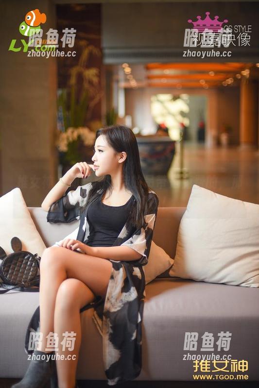 推女神 - 如果施忆佳的吊带是免费的，那我也想来试试！