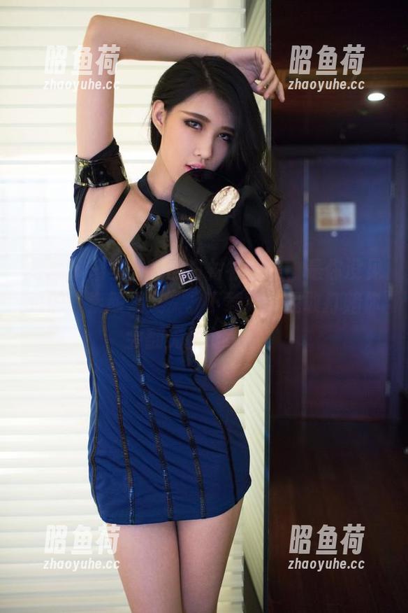 推女郎 - 李丽莎的白衬衫图集，是你没见过的“素颜之美”。下载完，我敢打赌你会翻无数个白眼。