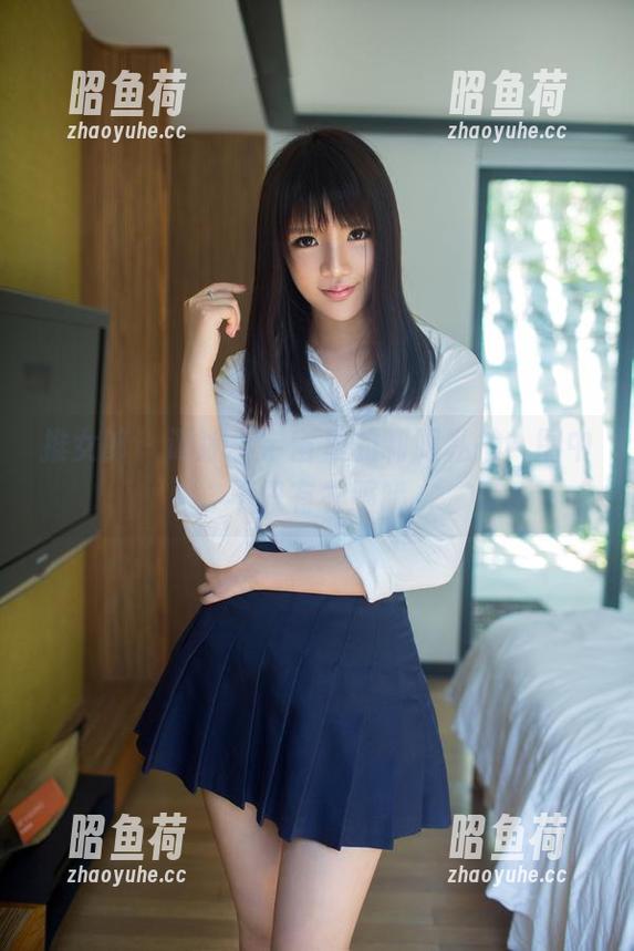 推女郎-谭冰 推女郎 - 谭冰小宇宙里的制服私拍,图中不只有衣服哦