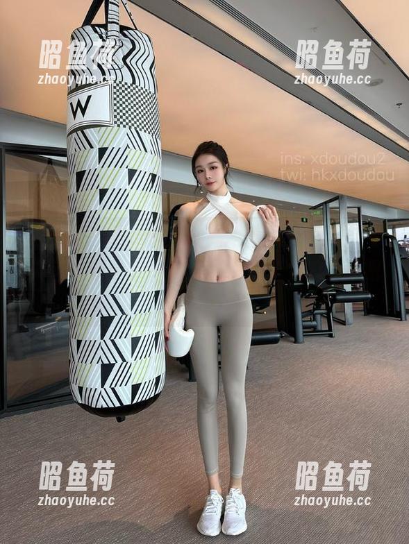 微密圈 - 是小逗逗的新写真集，透明到令人想哭？分享一下这份“看透”的勇气吧！