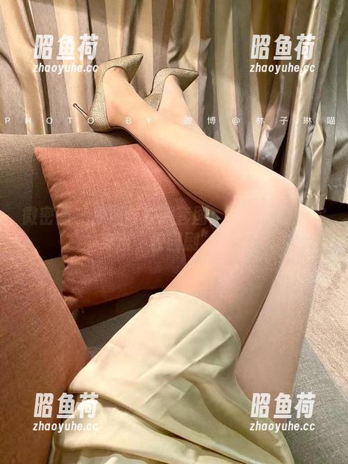 微密圈 - 原图与校服套图：林子琳喵教你穿出“校园剧”潜质