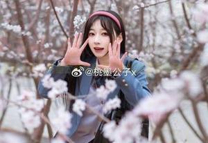 最新上架！桃墨公子在窗边，逗趣的姿态值得一看！
